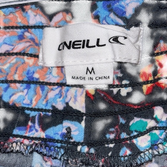 O’Neill | Floral Pull-On Shorts | Black Multicolor | M - Picture 4 of 7